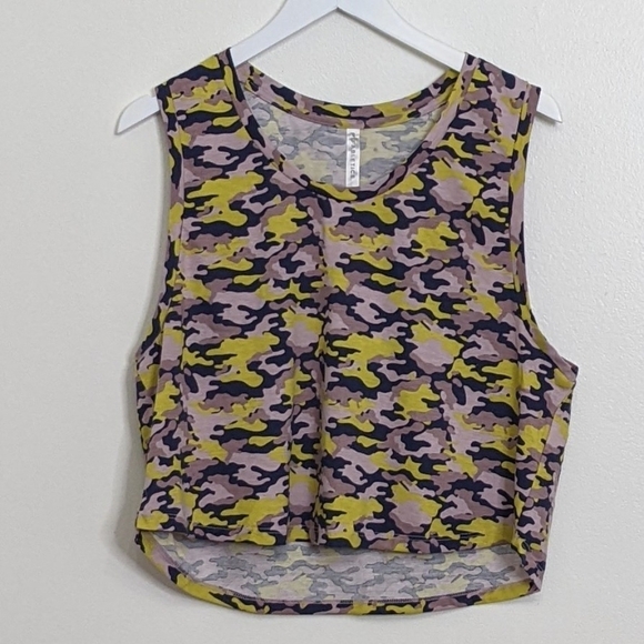 Fabletics NWT Janis Crop Muscle Tank Camo Print Size Large - Picture 1 of 7